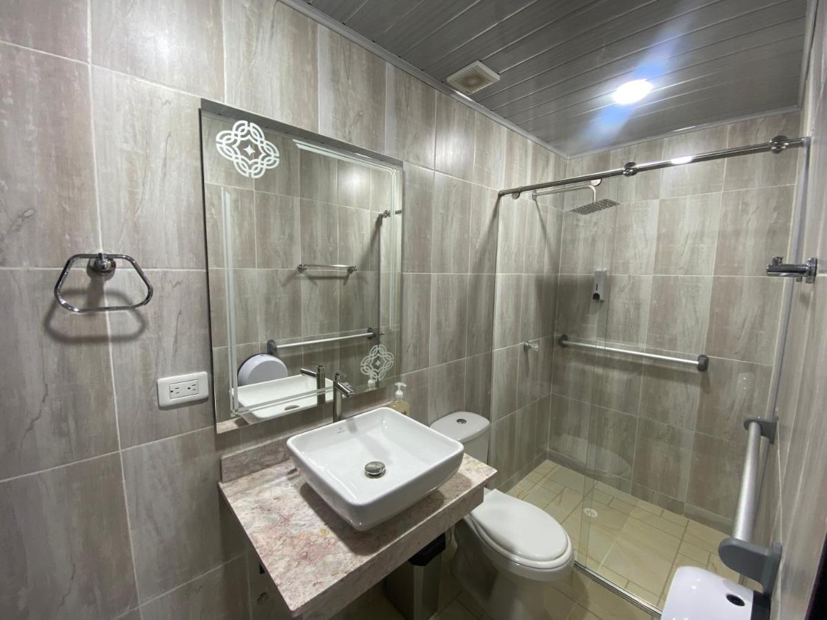 Hotel Celeste Inn Chinauta- Fusagasuga ภายนอก รูปภาพ