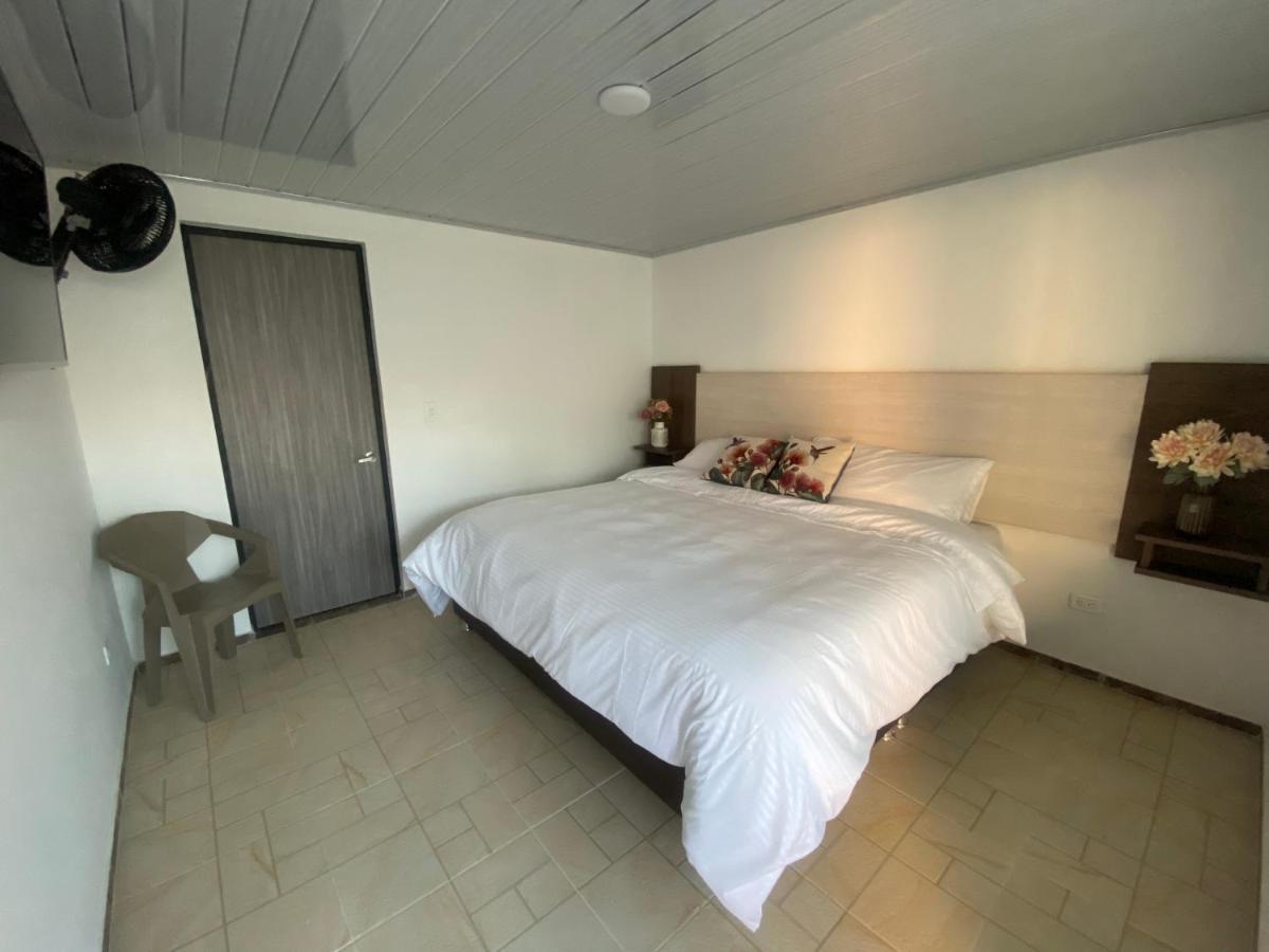 Hotel Celeste Inn Chinauta- Fusagasuga ภายนอก รูปภาพ