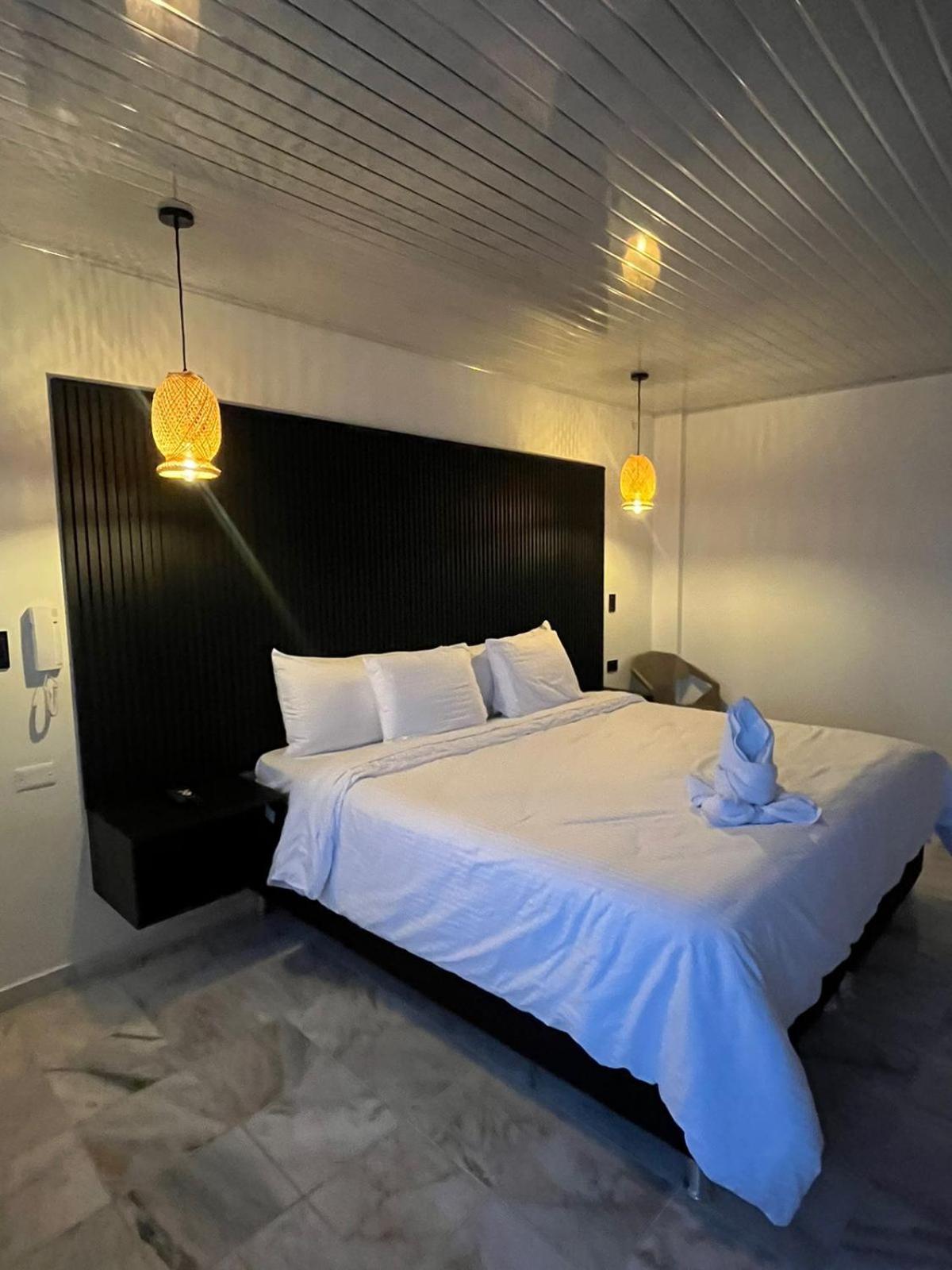 Hotel Celeste Inn Chinauta- Fusagasuga ภายนอก รูปภาพ